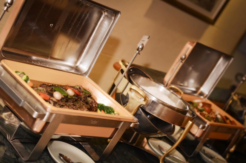 Swiss-Belhotel Sharjah Bagian luar foto