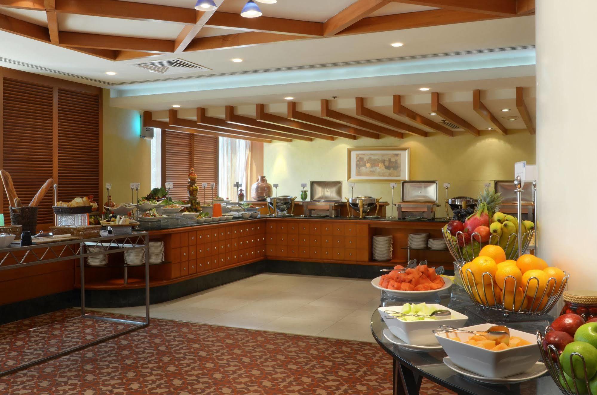 Swiss-Belhotel Sharjah Bagian luar foto